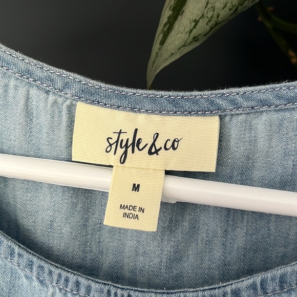 Chambray Sleeveless Tie-Front Tank Top - Picture 2 of 3